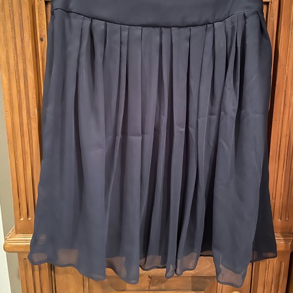 White House Black Market skirt. - Picture 2 of 4